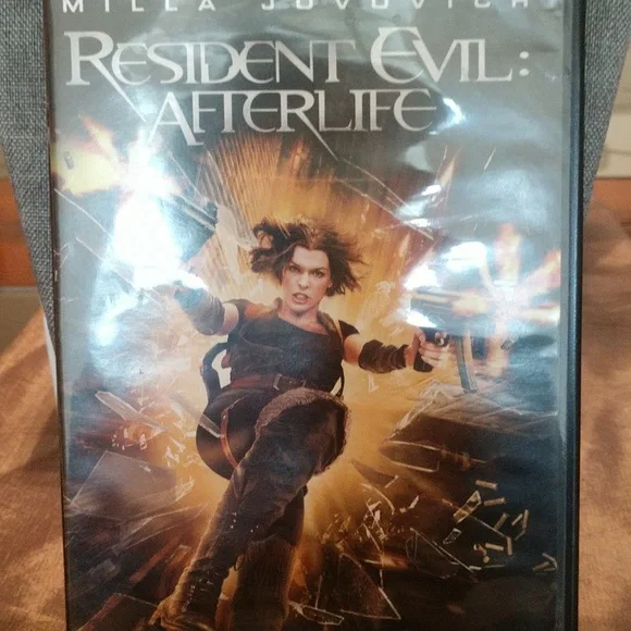 4 DVD's - Picture 2 of 9